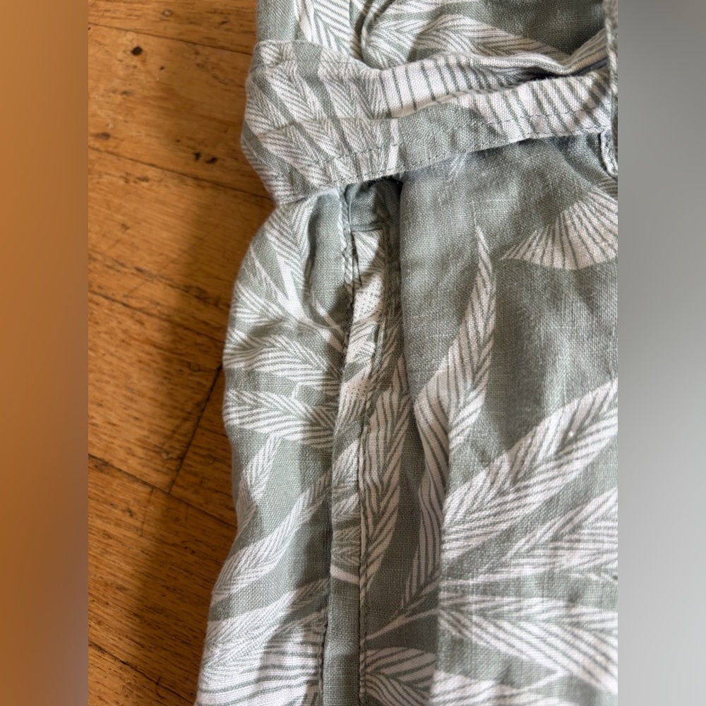 Tahari 100% linen shorts palm leaf tropical with faux turtle shell grommet belt - Picture 4 of 11